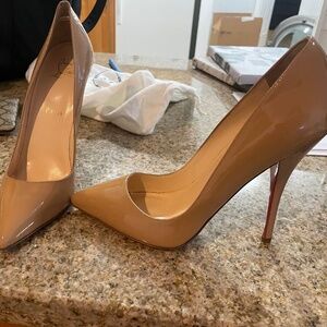 Christian Louboutin So Kate nude